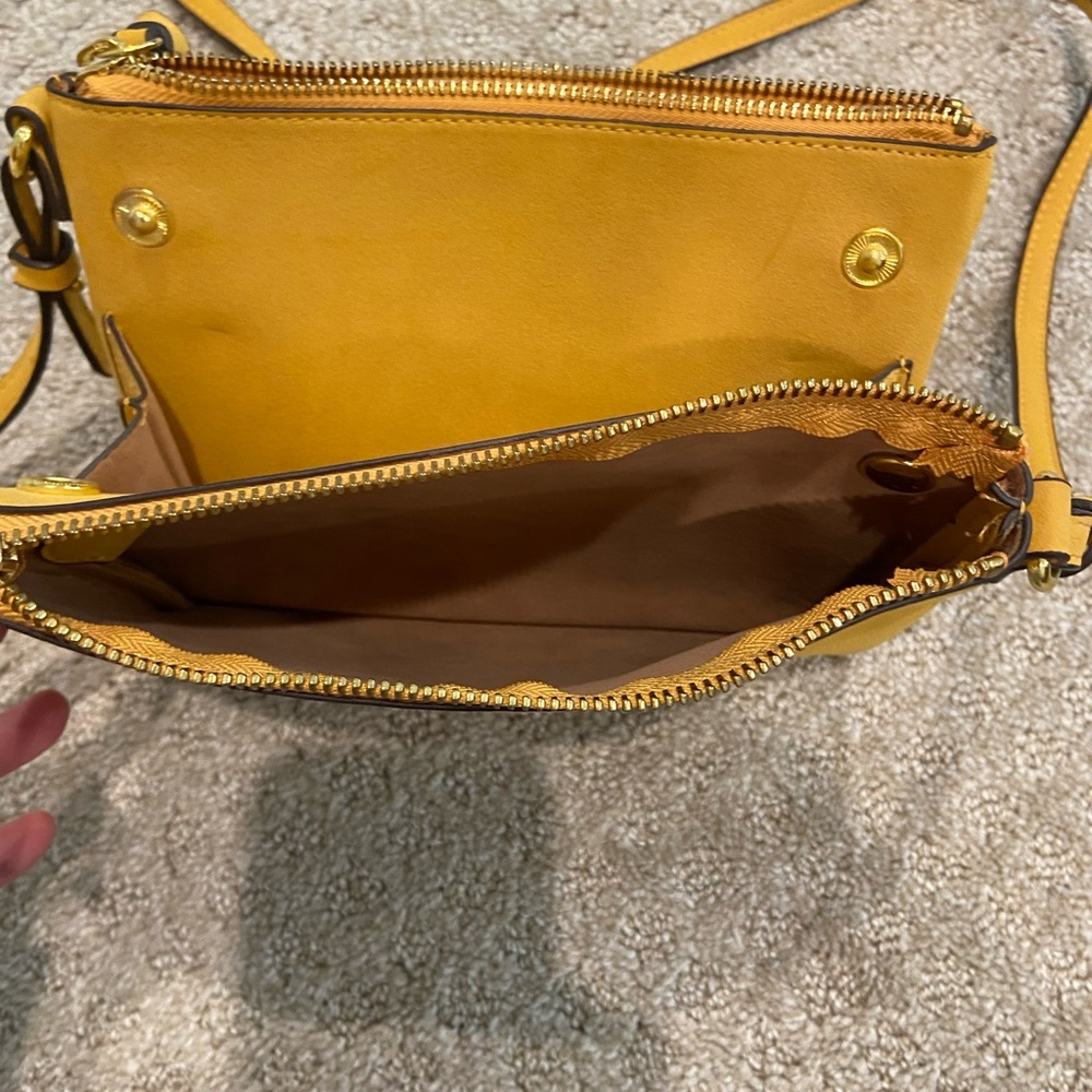 Crossbody bag. - Picture 7 of 10